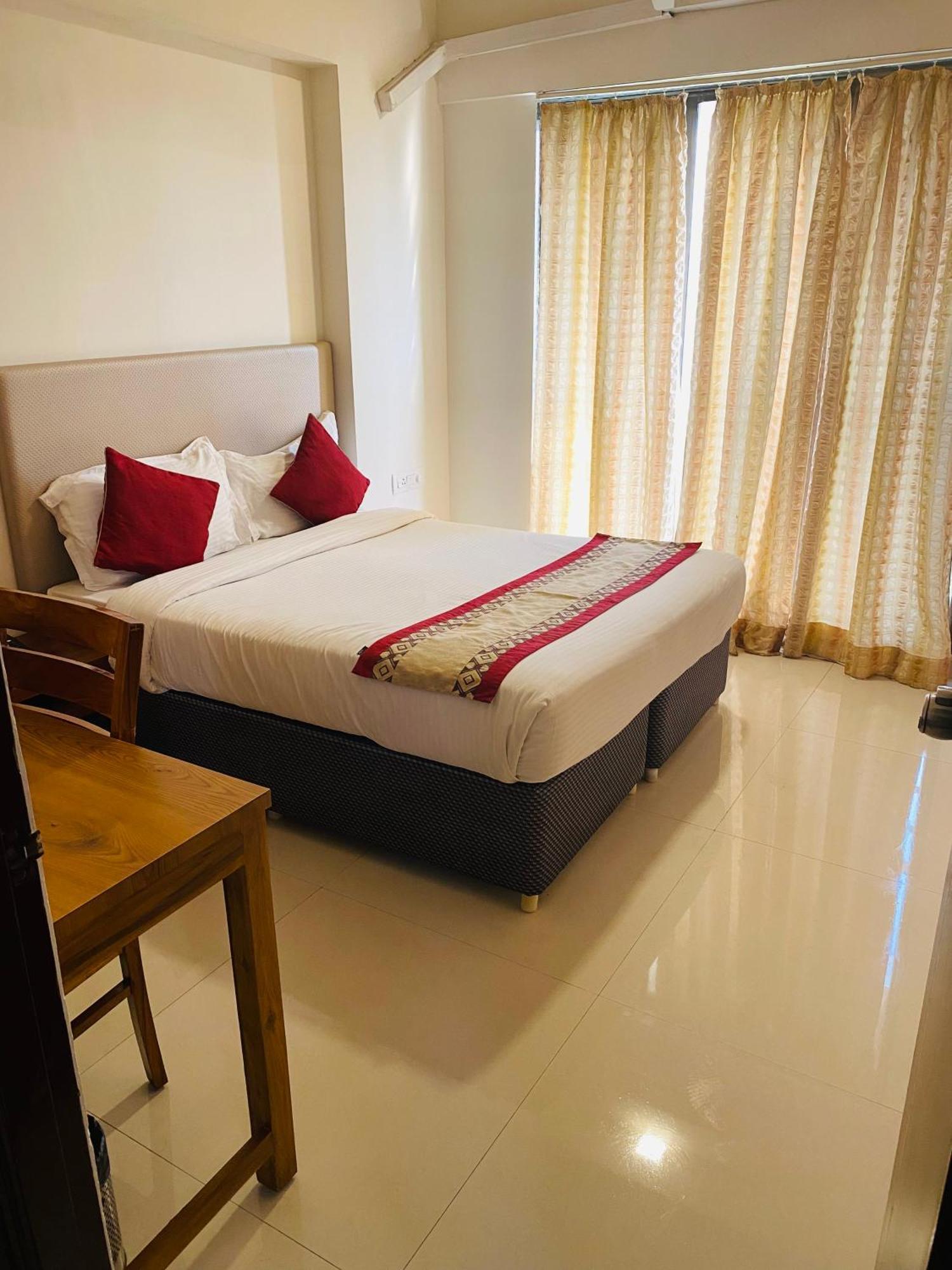 Mumbai House Luxury Apartments Santacruz East, Mumbai Kültér fotó