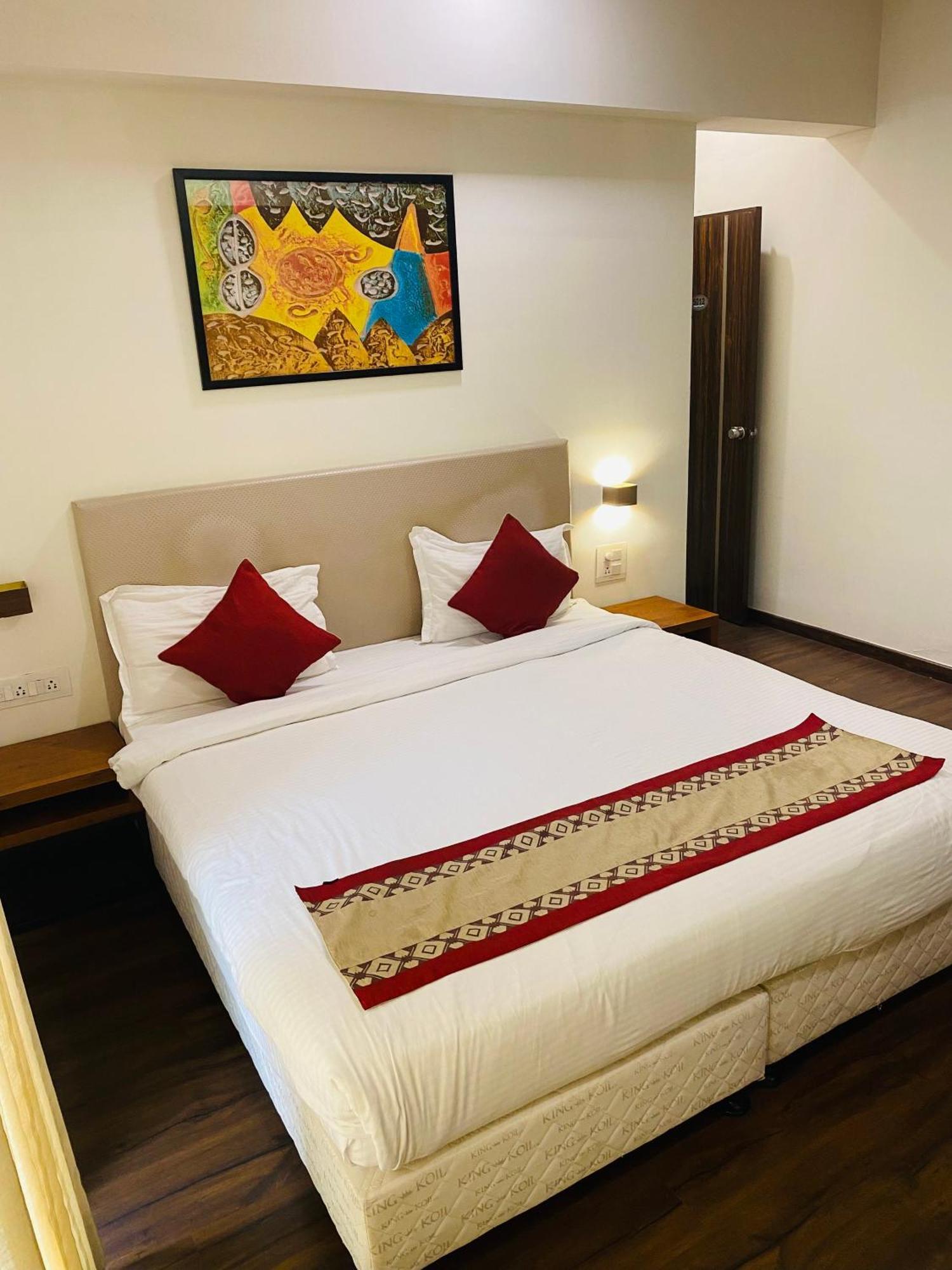 Mumbai House Luxury Apartments Santacruz East, Mumbai Kültér fotó