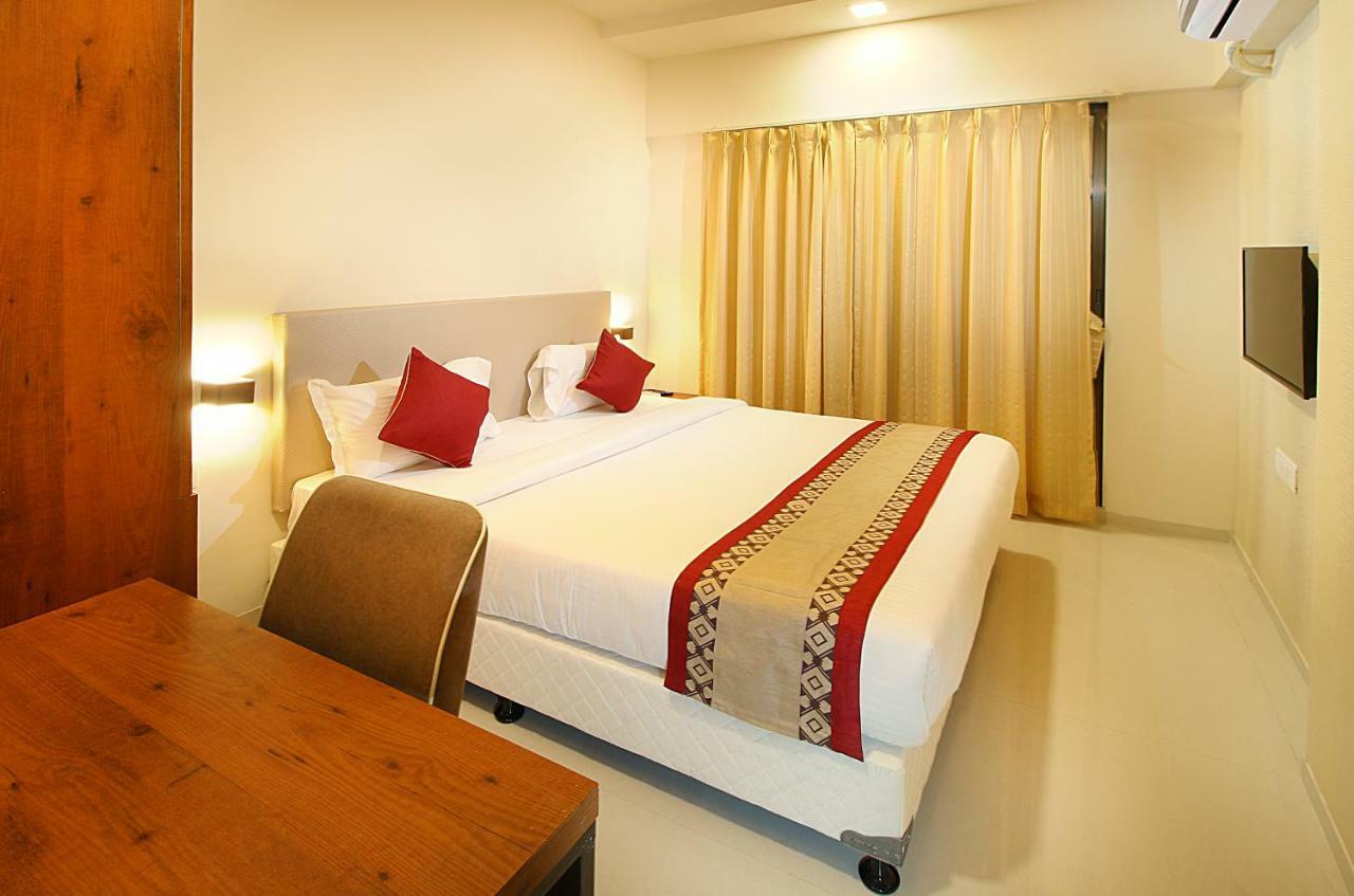 Mumbai House Luxury Apartments Santacruz East, Mumbai Kültér fotó